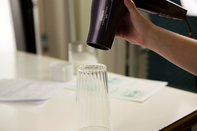 Top 7 cách bóc tem dán trên đồ nhựa không thừa keo dính